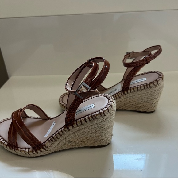 Women’s espadrille, size 5.5, brand Saks Fifth Avenue, colour cognac, NWT - Picture 6 of 9